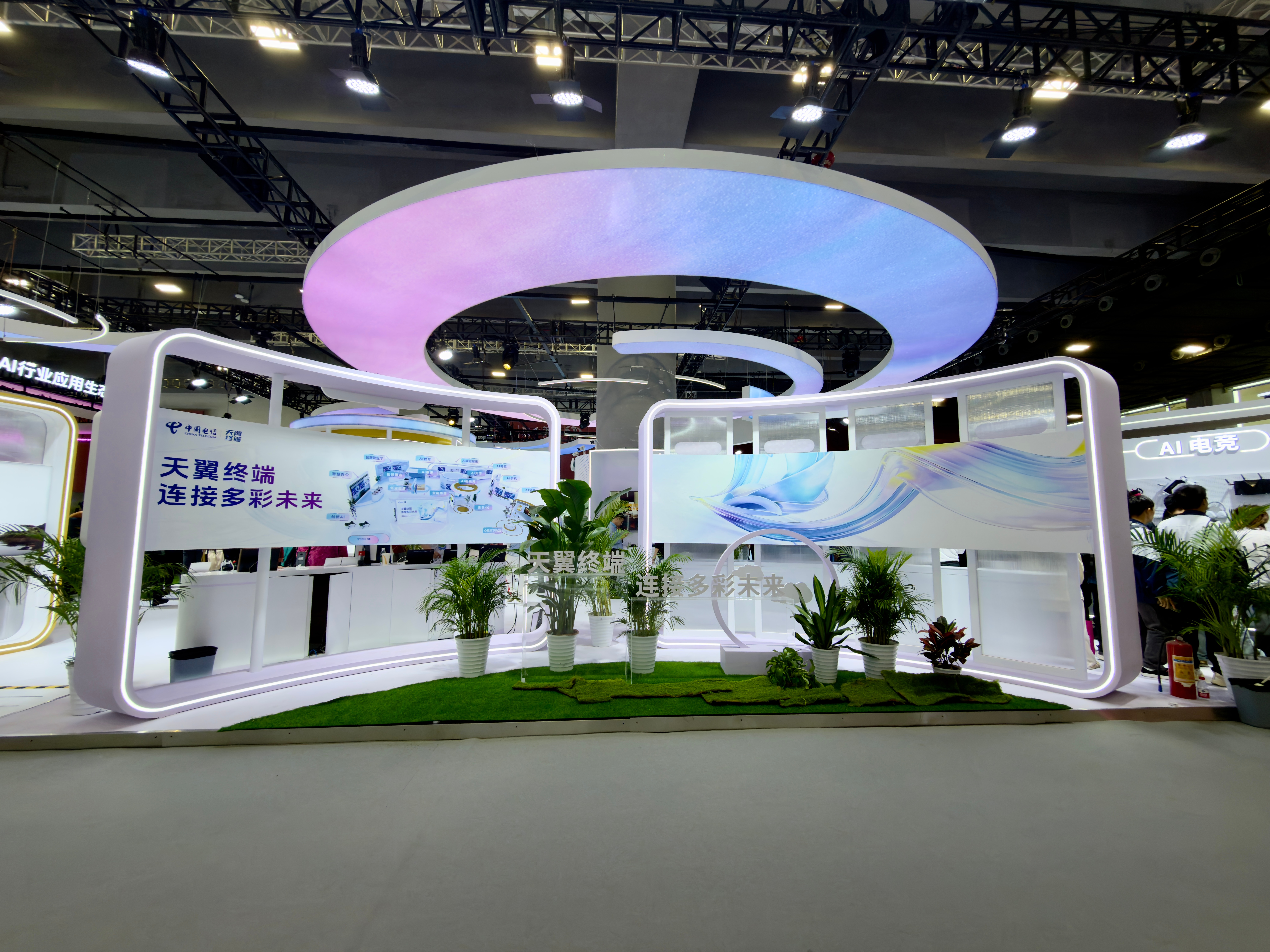 来广州参加2025数智科技生态大会，我直奔重点。为什么？因为再牛的AI战略，最后