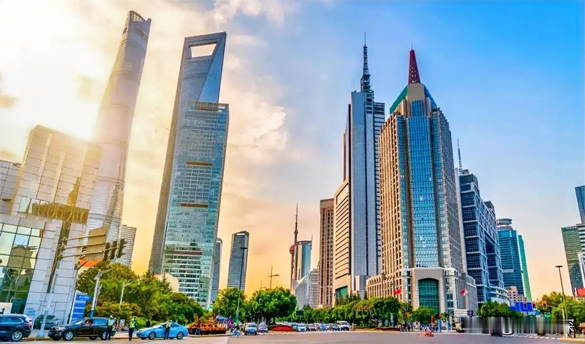 上海楼市新政来了，“沪七条”几个点值得细看：

限购松了，非沪籍买外环内，社保从