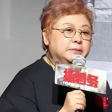 韩红回应走个面发言

​6月30日，韩红发文道歉，她表示："针对我近期在影片首映