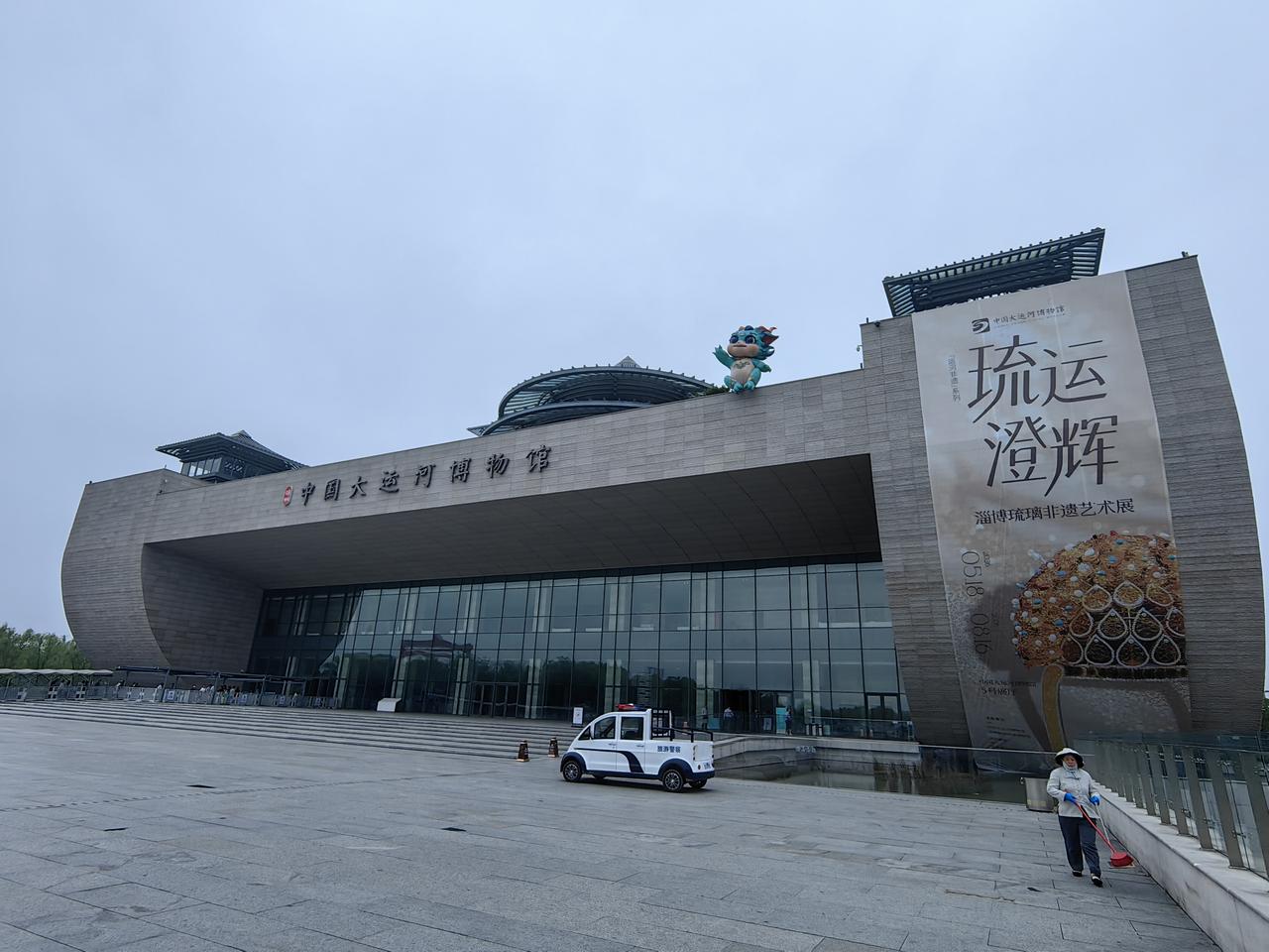 扬州建大运河博物馆让我们匪夷所思！
扬州市的大运河博物馆，建筑规模宏伟，内部装潢