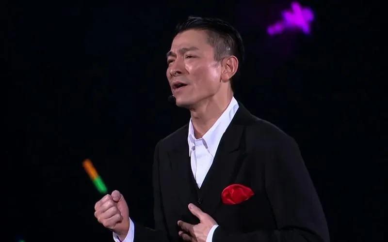 刘德华的影响力不仅仅是唱歌

刘德华已迈入老年门槛，颜值比着青壮年时也大打折扣，