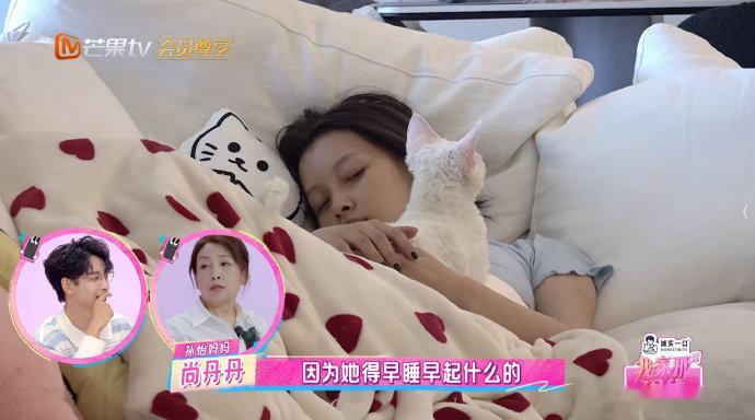 张予曦孙怡女明星的极与极 孙怡能坐着绝不站着，能躺着绝不坐着，佛系到骨子里；张予