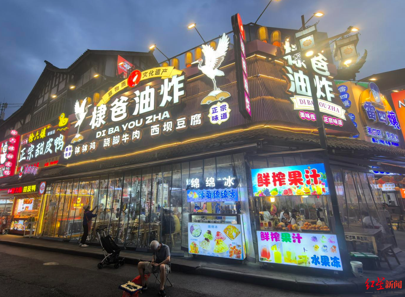 【#实探王鹤棣父亲店铺#】#王鹤棣父亲回应店铺遭恶评#近日，综艺《亲爱的客栈20