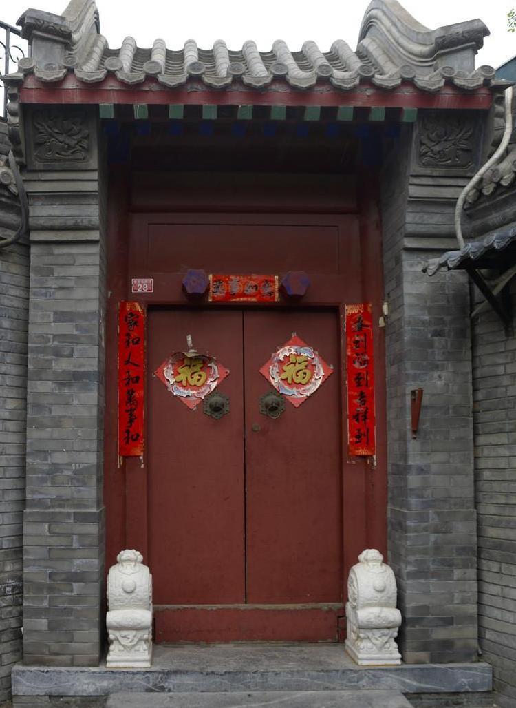 你真的了解“门当户对”么？
古时候提亲，媒人不用进门，站大门口扫一眼门当和户对，