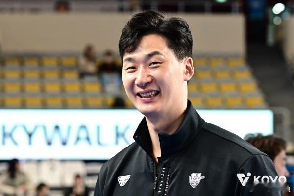 国际排坛动态韩国排球【友利卡任命朴哲佑为正式主教练，签约三年】 成绩不俗，代理转