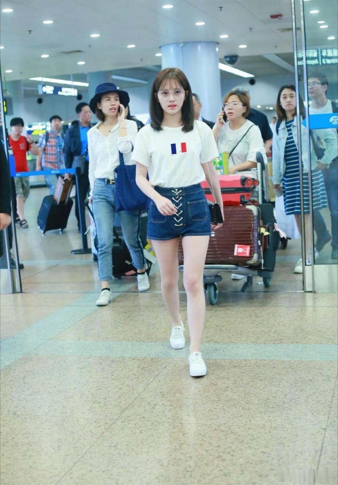 鞠婧祎原来长这样，蛮清秀的女生嘛！化下妆符合日本人的审美吧！ 