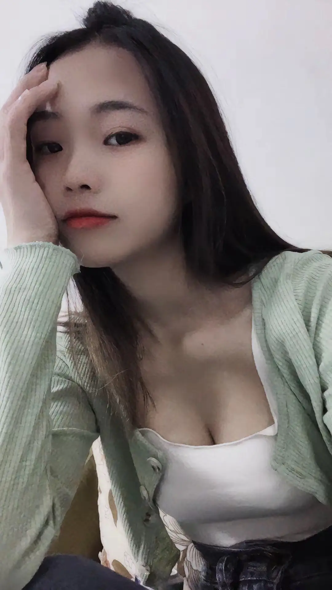 曾经以为18岁很遥远，如今98年的我已经26岁了，可惜相貌平平，一事无...