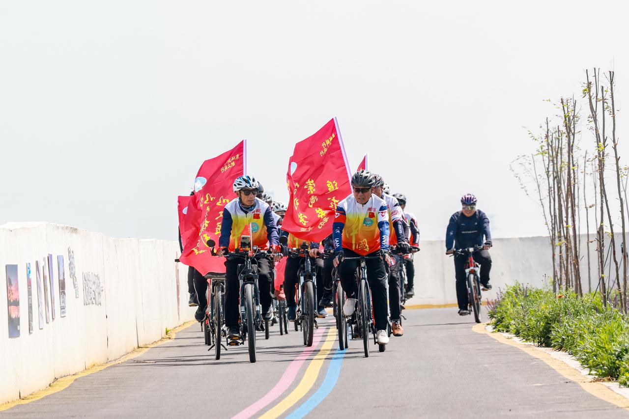 以旗为形，御风而行！今天上午，匠心筑梦 快乐骑行邢台市喜迎“五一”国际劳动节干部