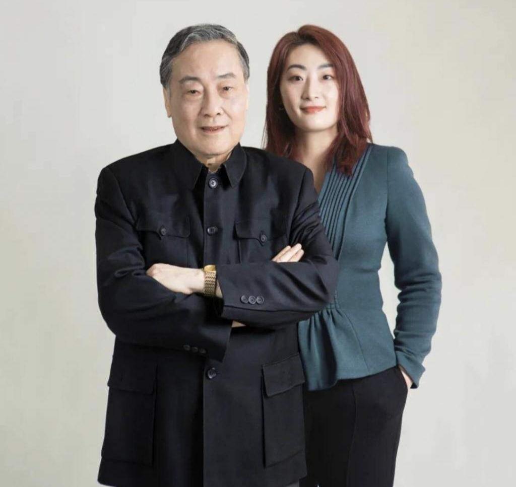 多数人盯着18亿美金资产归属争论，很难看清矛盾根源。
 
宗庆后一辈子待人宽厚，