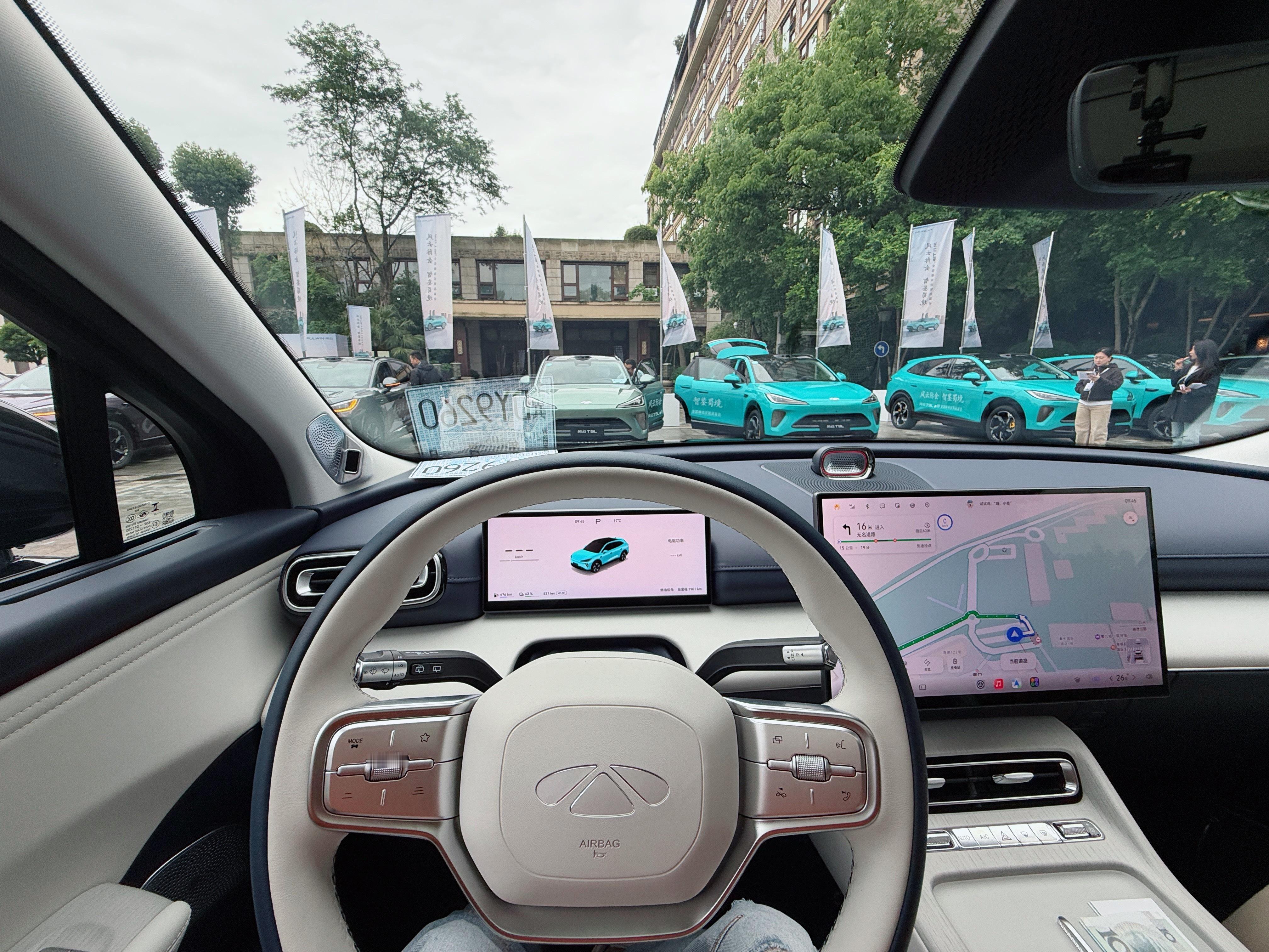 每次来成都都是阴天啊！好在这边的景还算可以！很有风云的感觉，有那味了大v聊车20