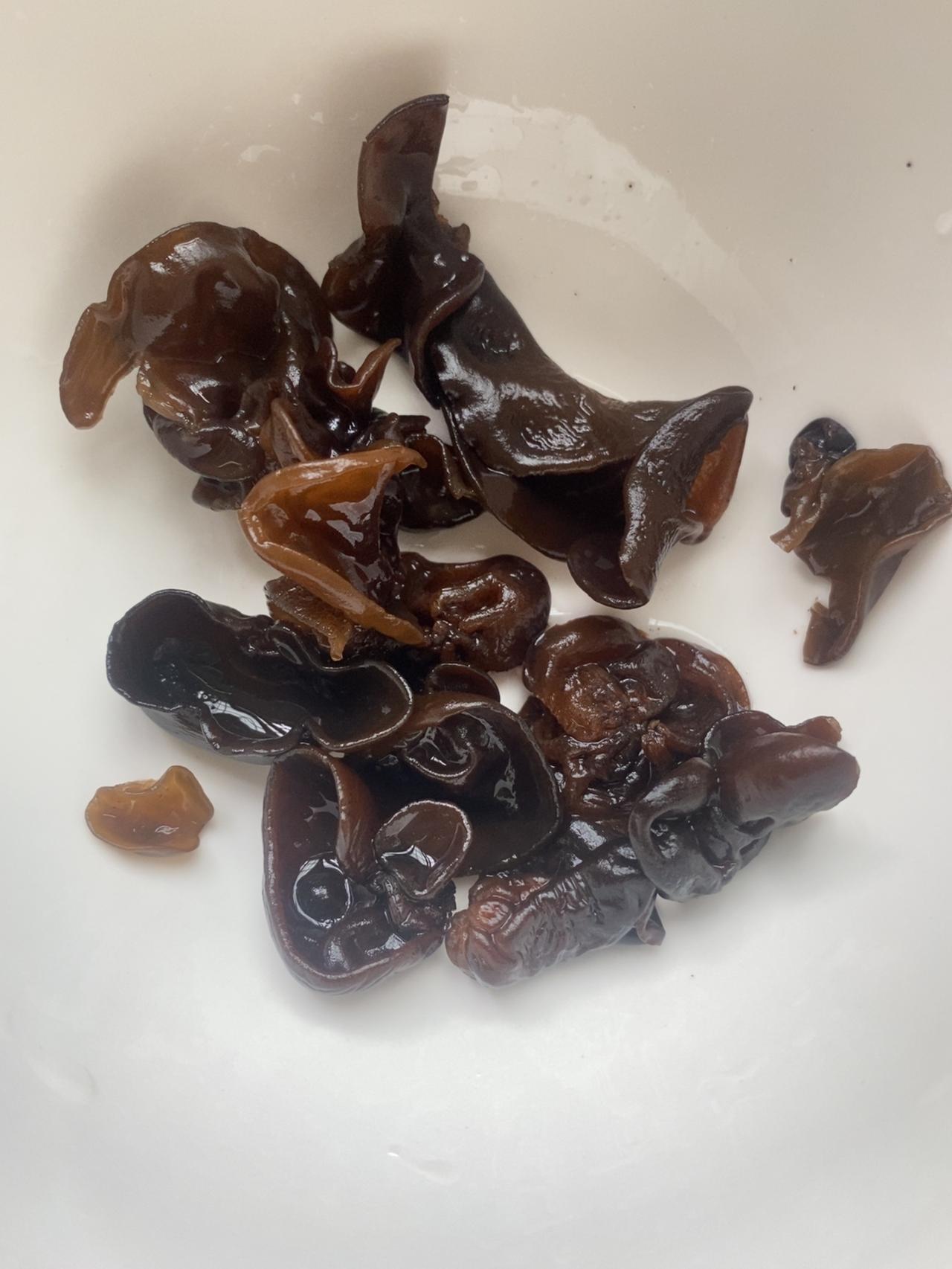 老伯解物｜木耳是吃什么长大的？
自从控制饮食以来，每天吃的东西都特别固定，之前囤