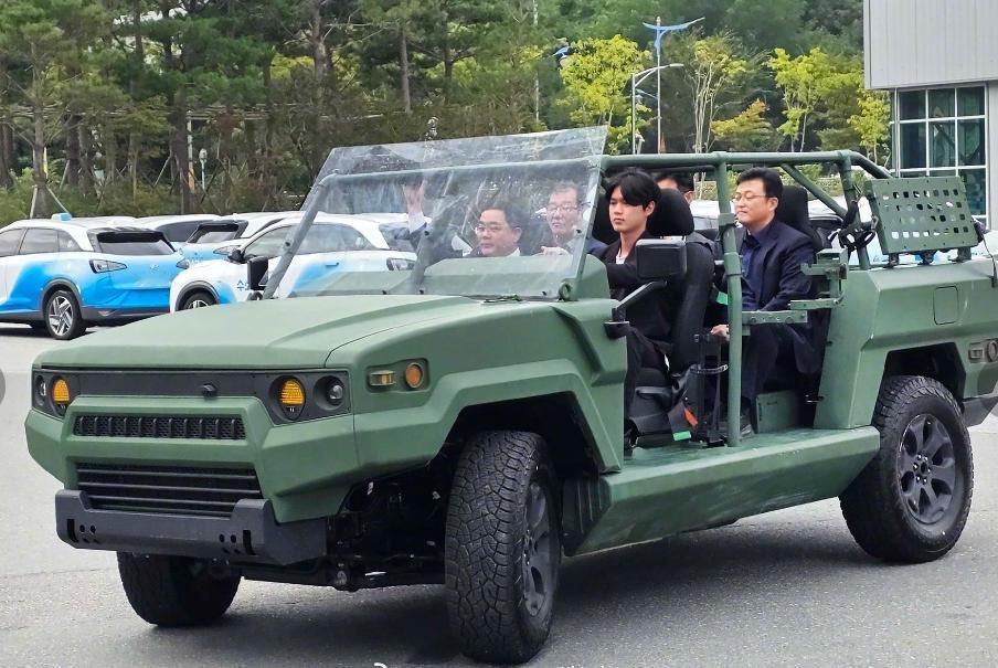 韩国研制某种意义上的自爆卡车！
玩过红警游戏的网友，对自爆卡车是有很深印象的！韩