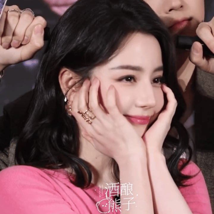 为人处世的最佳状态是不卑不亢。太在乎别人的眼光和评价，只能让自己做事放不开手脚，