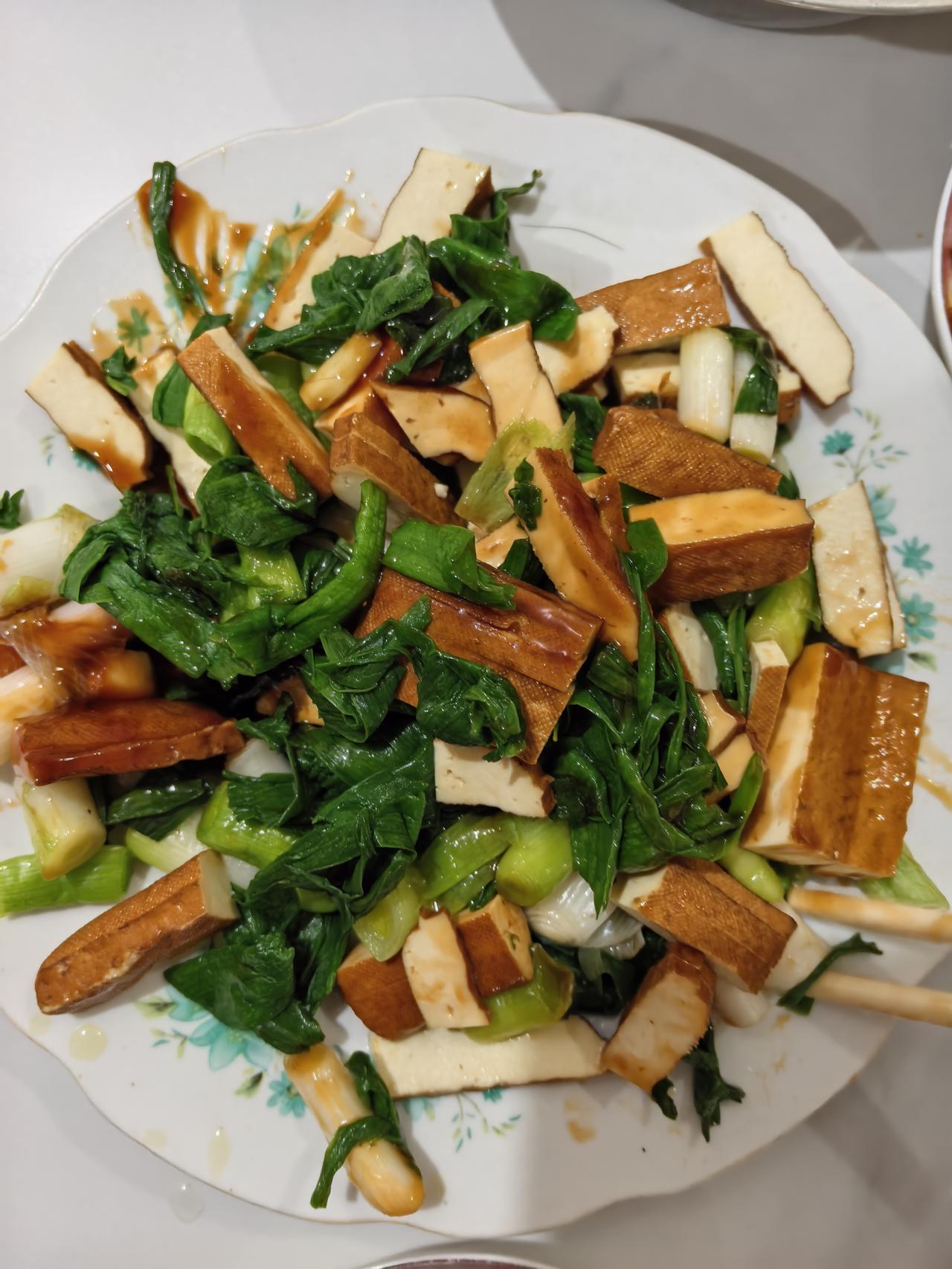 昨天给家里打电话，爸爸问我今年赚了多少钱？
哎，今年大环境不好，存款也只有一个四