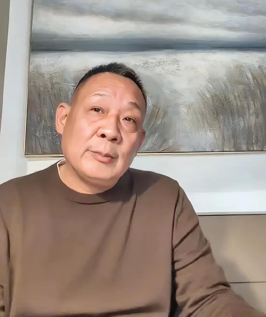 越来越“异类”的于东来，才是商界最清醒的人

有没有发现，于东来真的越来越“不对