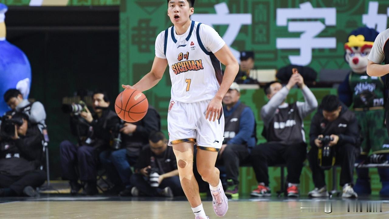 辽篮重磅签约，拿下四川队段睿骐！

辽宁男篮休赛期目前为止最大的一笔签约，拿下四
