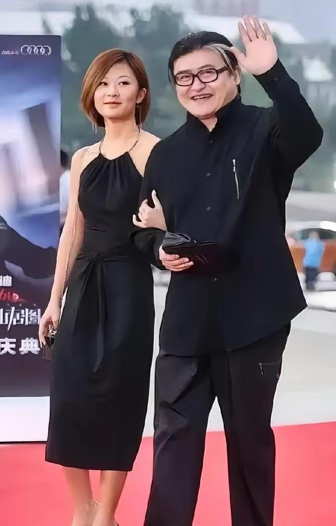 果然人在离开前是有预感的！

回想2025年10月刘欢女儿那场低调的婚礼，当时大