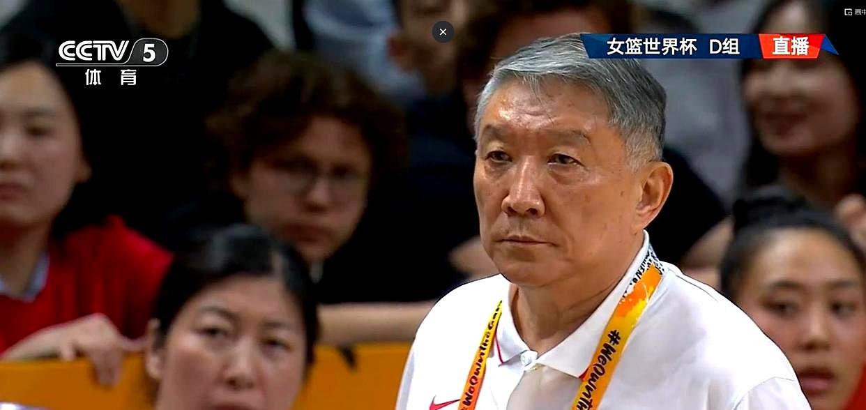 你还在天真地以为，中国女篮的亚运名单只是一次普通的“换人”吗？李缘伤退，邓雨婷增