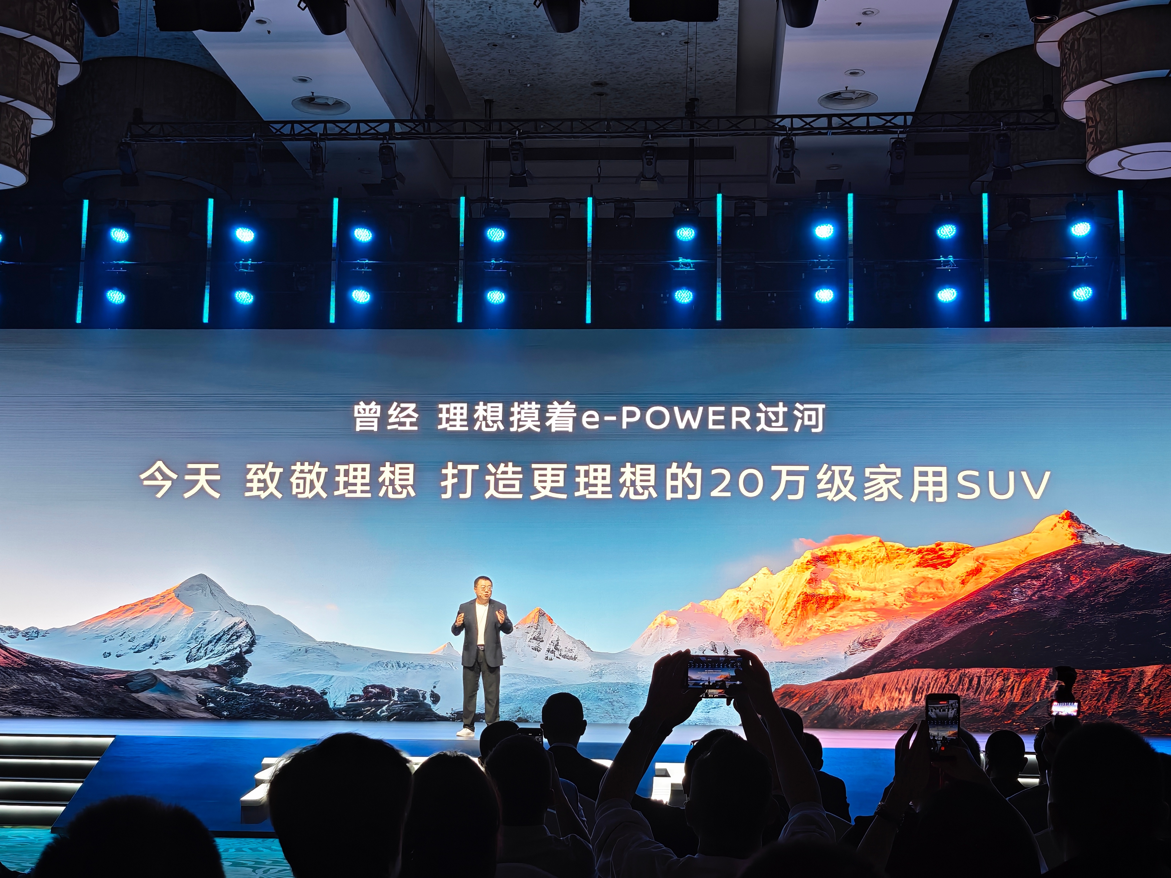 哈哈，日产在 NX8 预售发布会上感谢理想坚持增程，让增程得以发扬光大。会上讲了