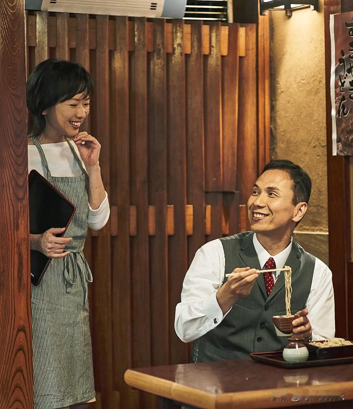 离异汉子娶大12岁老板娘，女儿：你俩不对劲我早看出来了
老话说“有缘千里来相会”