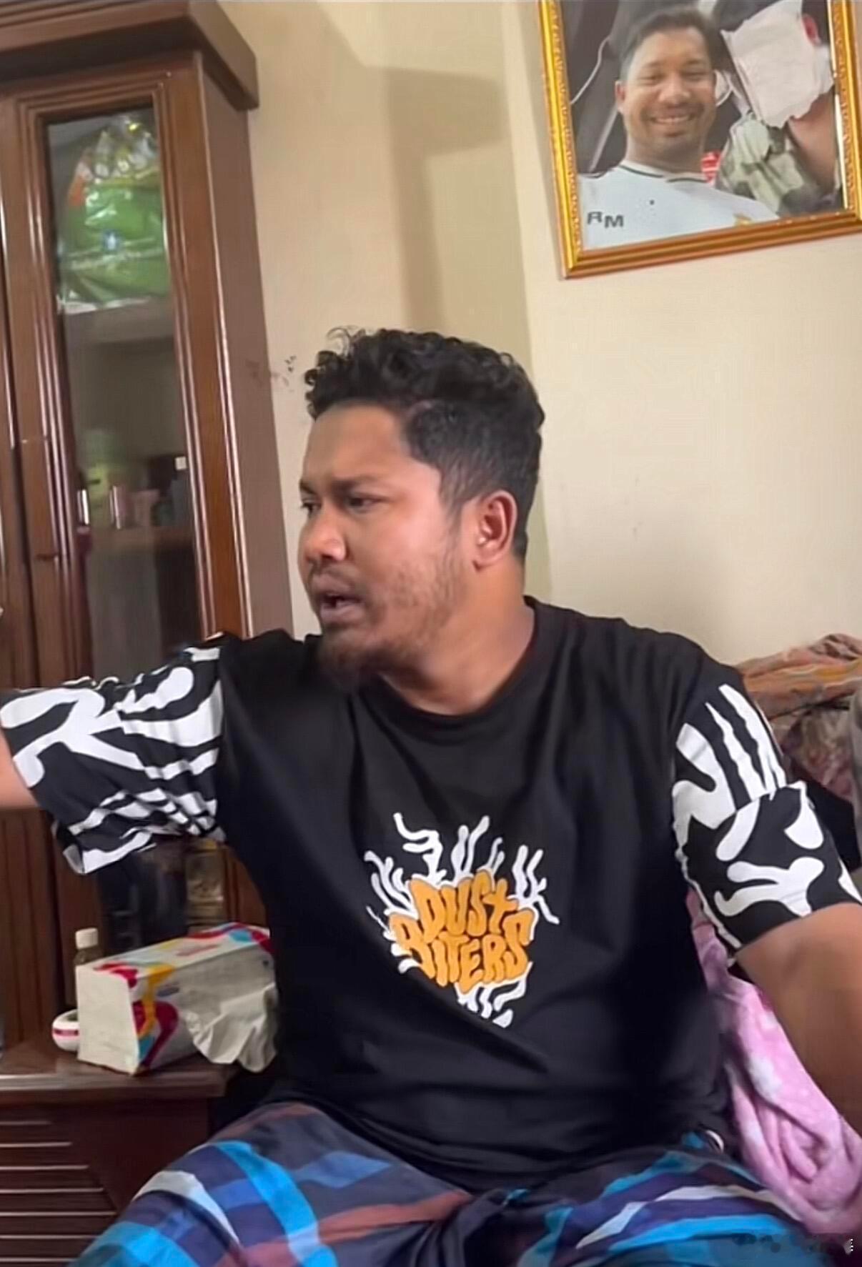 一哥爆料杜克这剧情反转也太魔幻了！！一哥还把和杜克的合照照片遮住。这个故事我也是