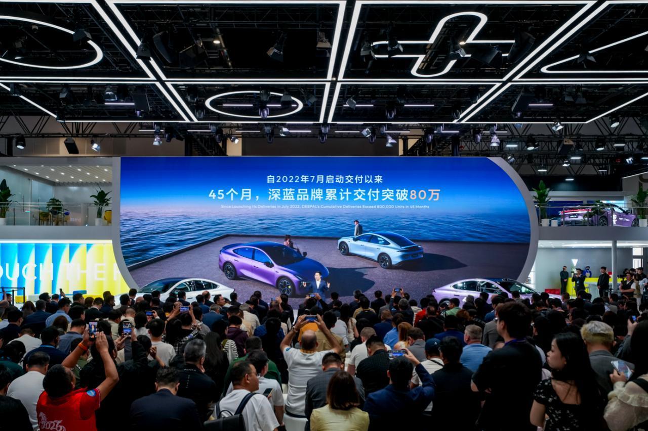 4月24日，2026北京车展，深蓝汽车发布L06系列新车。L06 Max纯电版上