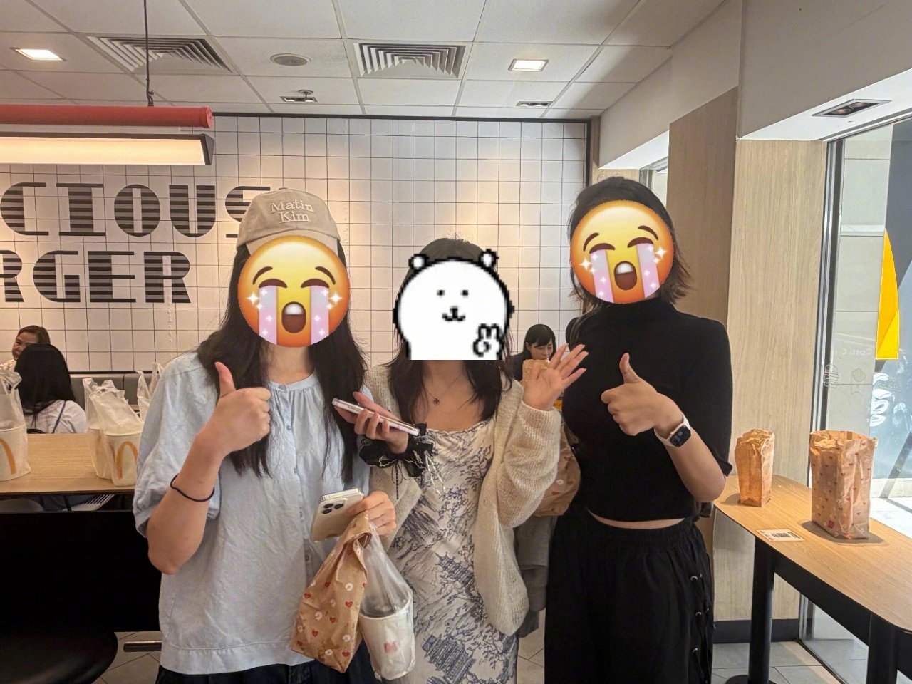女子中万元餐券宴请环卫工刷到这件事的时候，心里忽然软软的。一份意外得来的福利，选