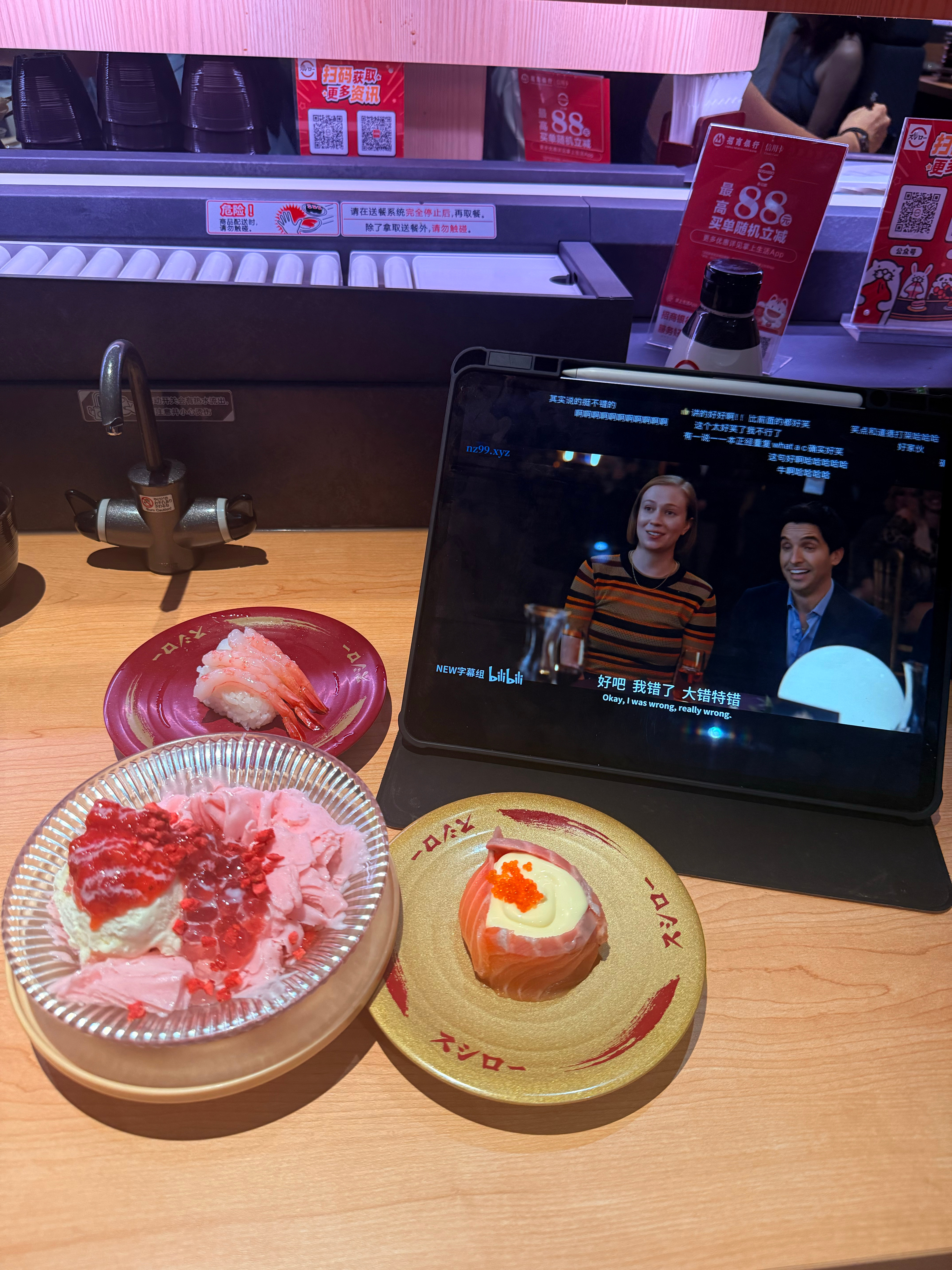 虽然但是我又回来边看hacks边吃寿司郎了，工作压力太大导致我一个人吃了快三百块