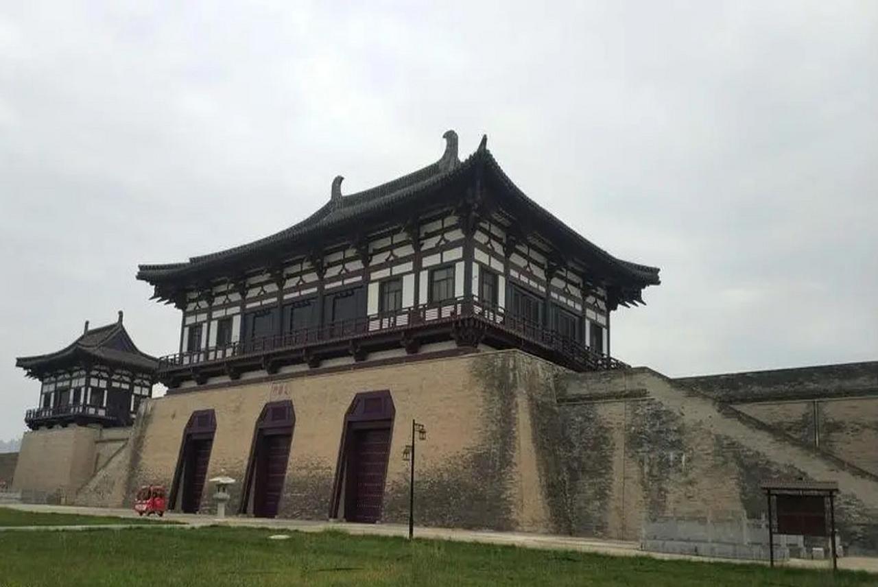 西周都镐京,和洛阳有什么关系?西周时期镐京与洛阳是一主一辅的两都格局，二者共同构