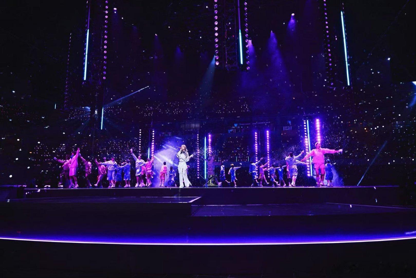 黄霄雲在AG主场观赛梦幻联动又来了！黄霄雲空降AG看比赛，粉丝狂喜！和赛场适配度