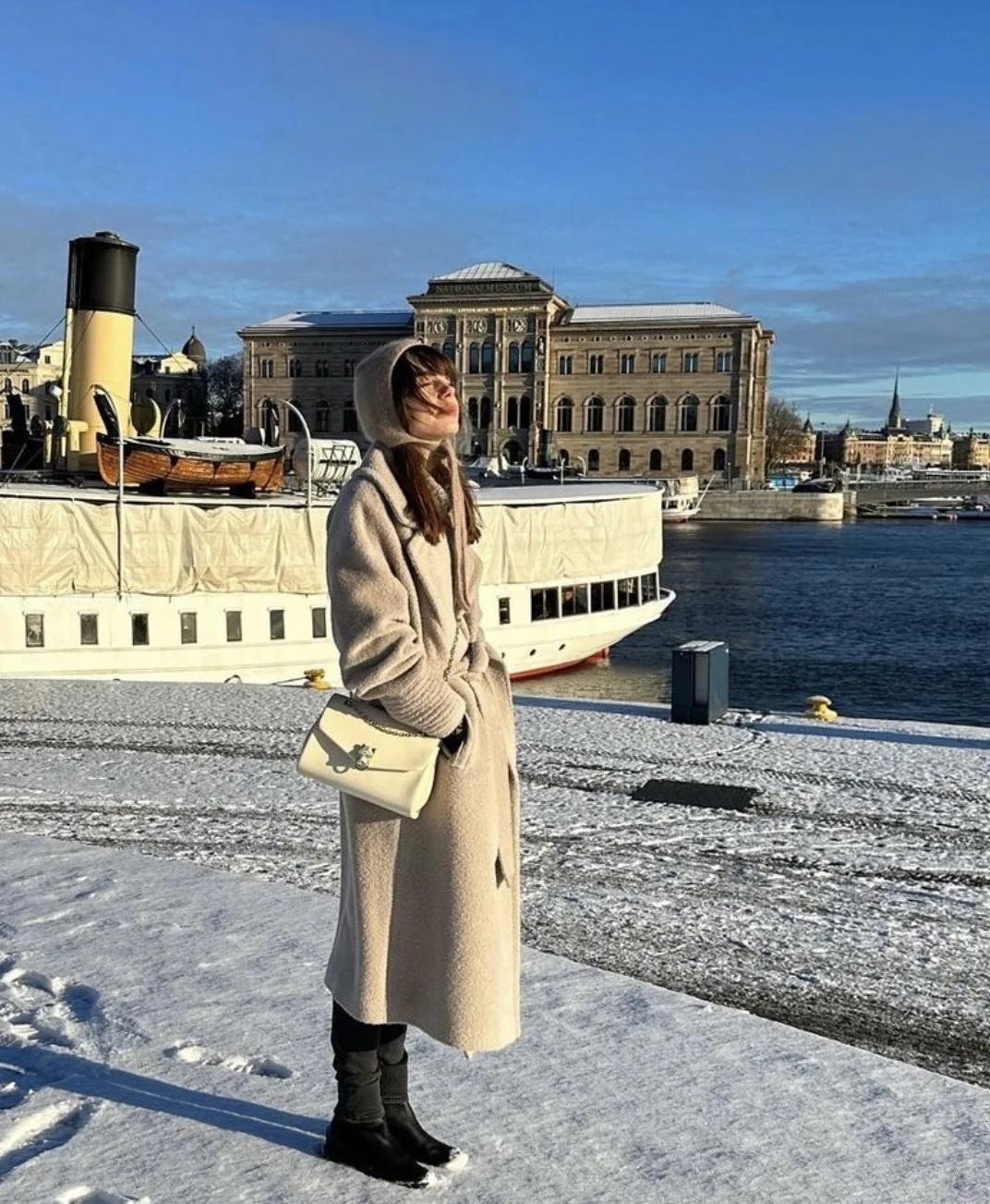 SENTALER 星光剪影｜莉莉·柯林斯
美國女演员莉莉·柯林斯（Lily Co