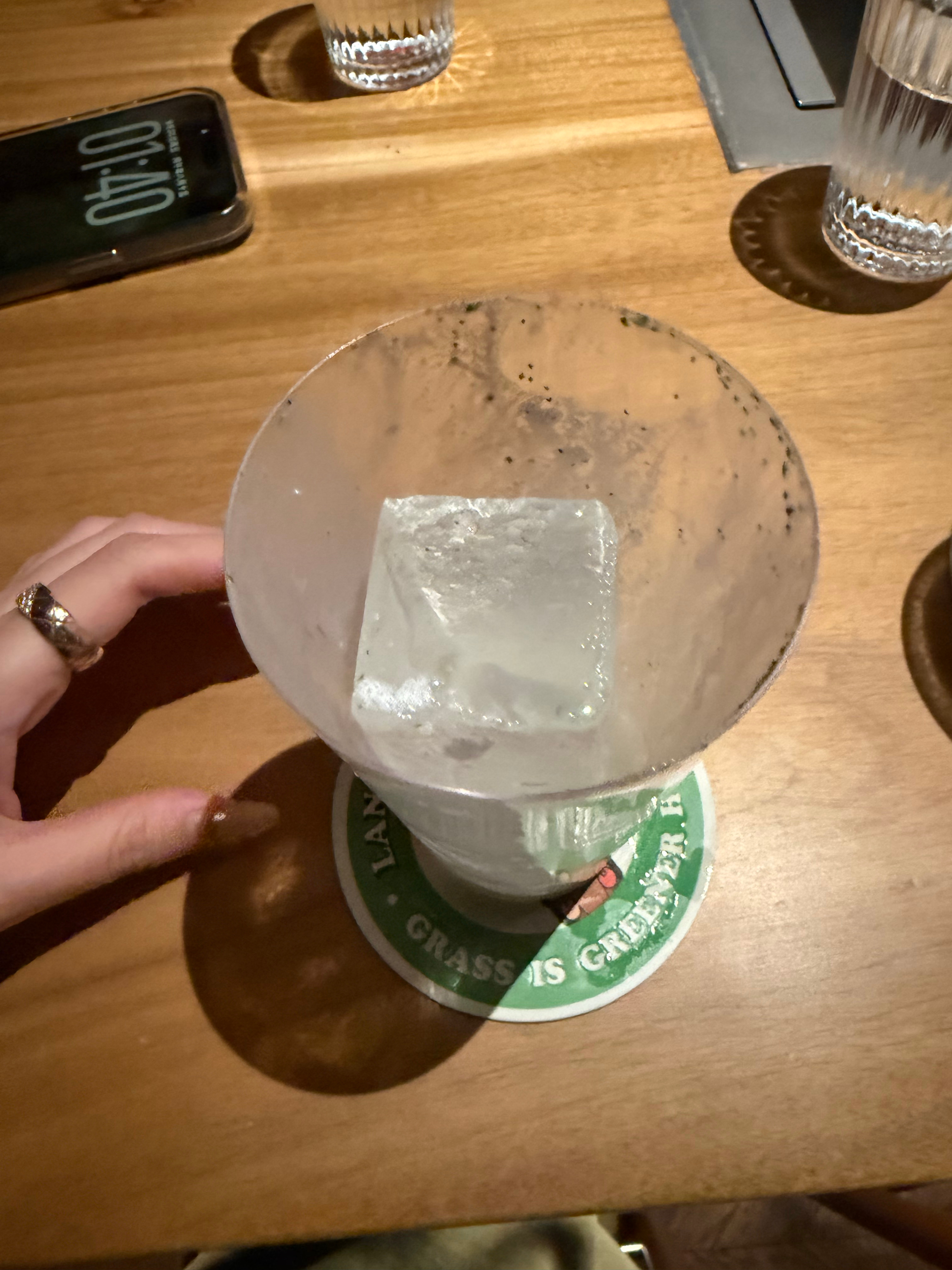 Pony up这杯酒太好喝了 我直接喝完把杯子舔了一圈 第一杯一口干完忘记拍照了