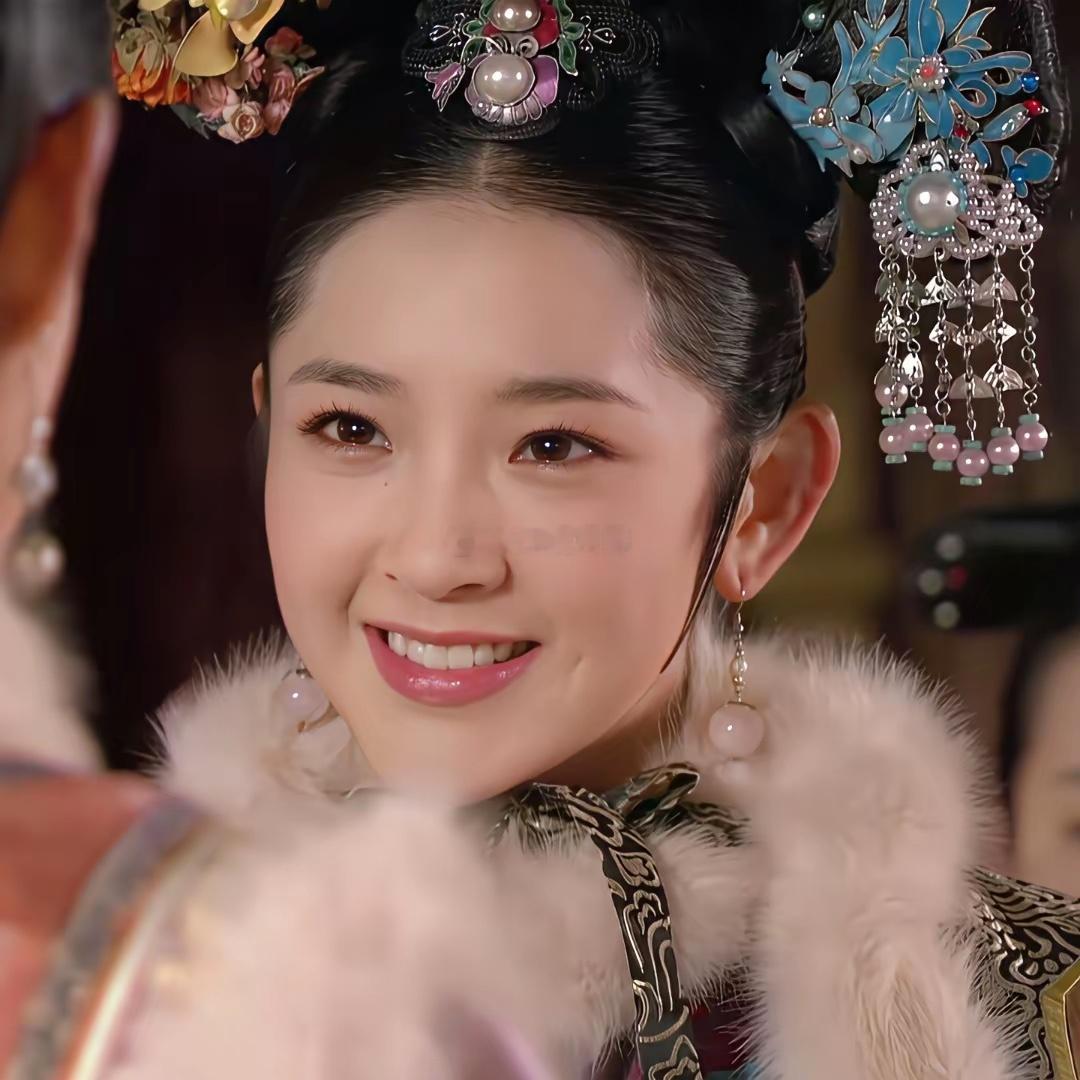 发现没有妆容太重要了甄嬛传里粉色系妆容的加持衬得她很出挑其他剧里就没有那么惊艳 