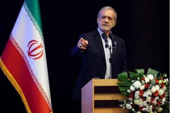 内讧爆发！伊朗总统与革命卫队司令出现严重分歧。
 
最近伊朗明面上跟美以打得火热