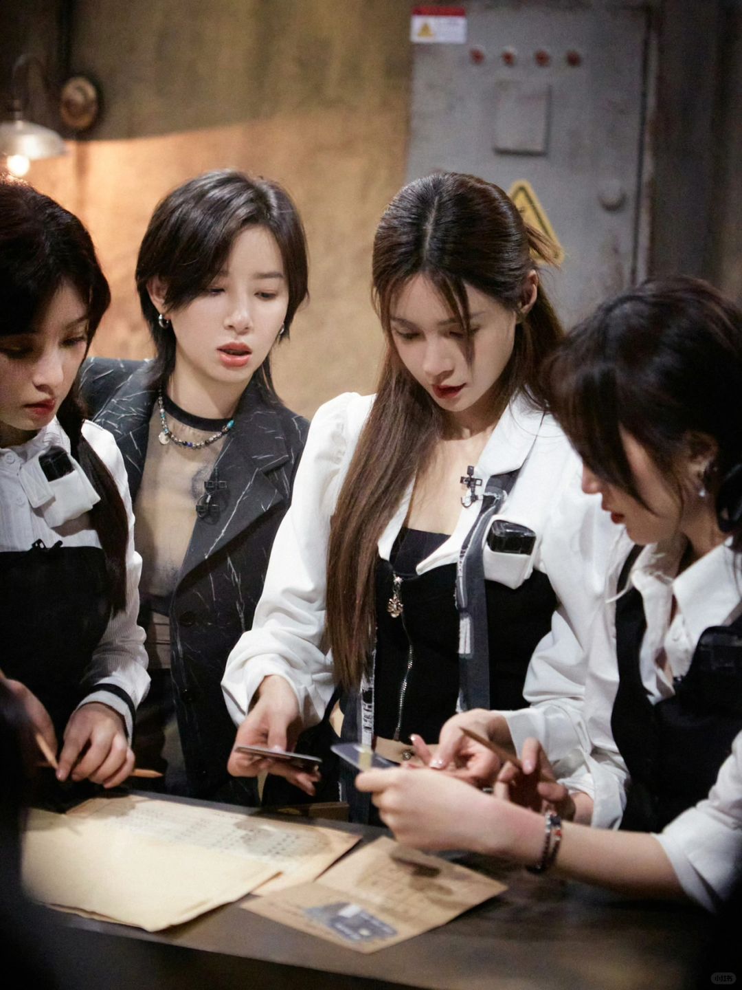 乘风破浪的姐姐们来玩密室大逃脱，没想到节目组给姐姐们安排了最恐怖的《陶寨风云》
...