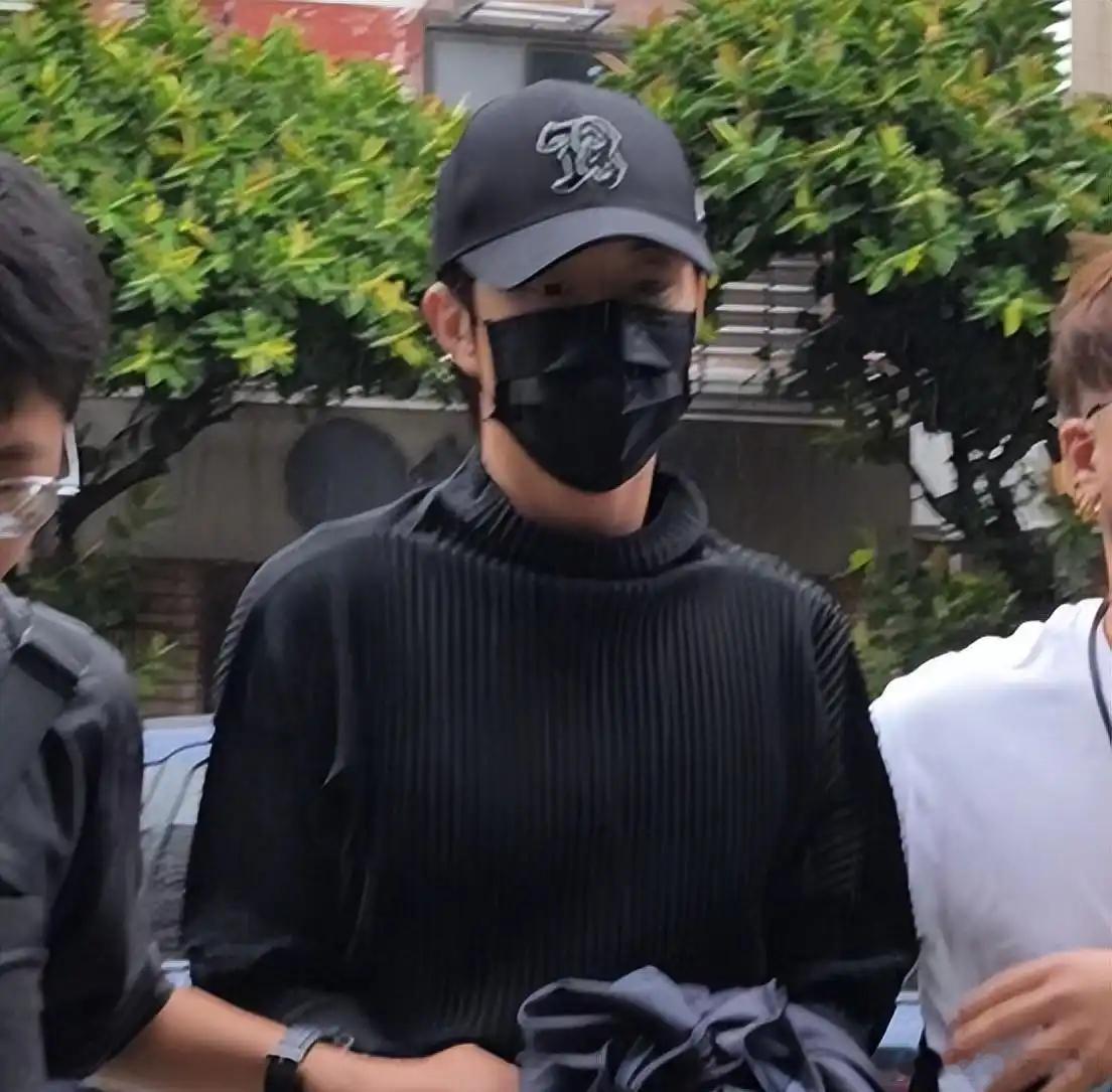 敖犬否认内涵王子棒棒糖的成员个个都是人才呀！不是当小三，就是当逃兵或是背刺队友，