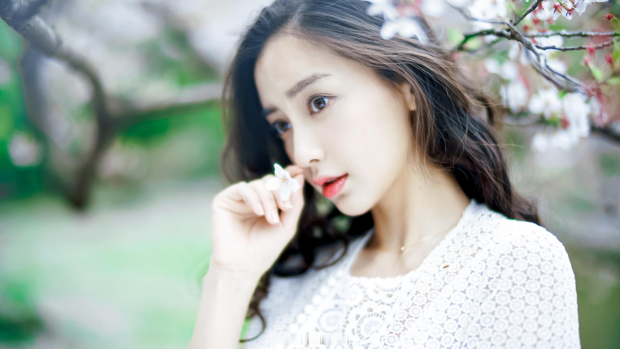 angelababy 上海偶遇Angelababy吃甜品下午好将宝们中午都吃了什