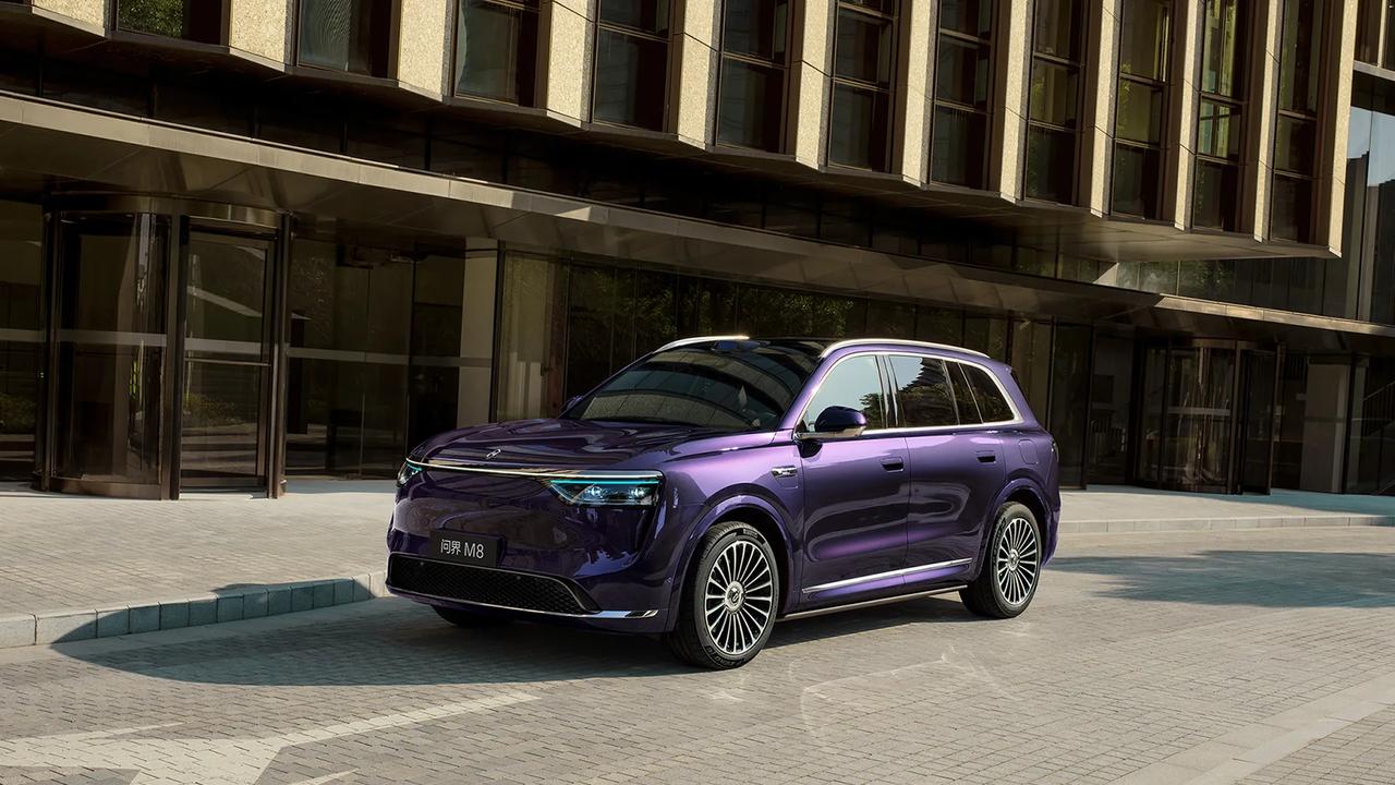 Hi，夜紫！问界M8 纯电版新色登场，深邃优雅，驭电而来！家庭智慧生活新选择，8