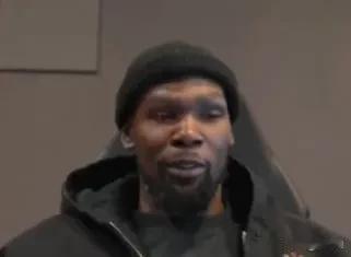 看来杜兰特也知道，自己不能再回勇士了，近期，杜兰特在一档节目中说，他曾信任的球队