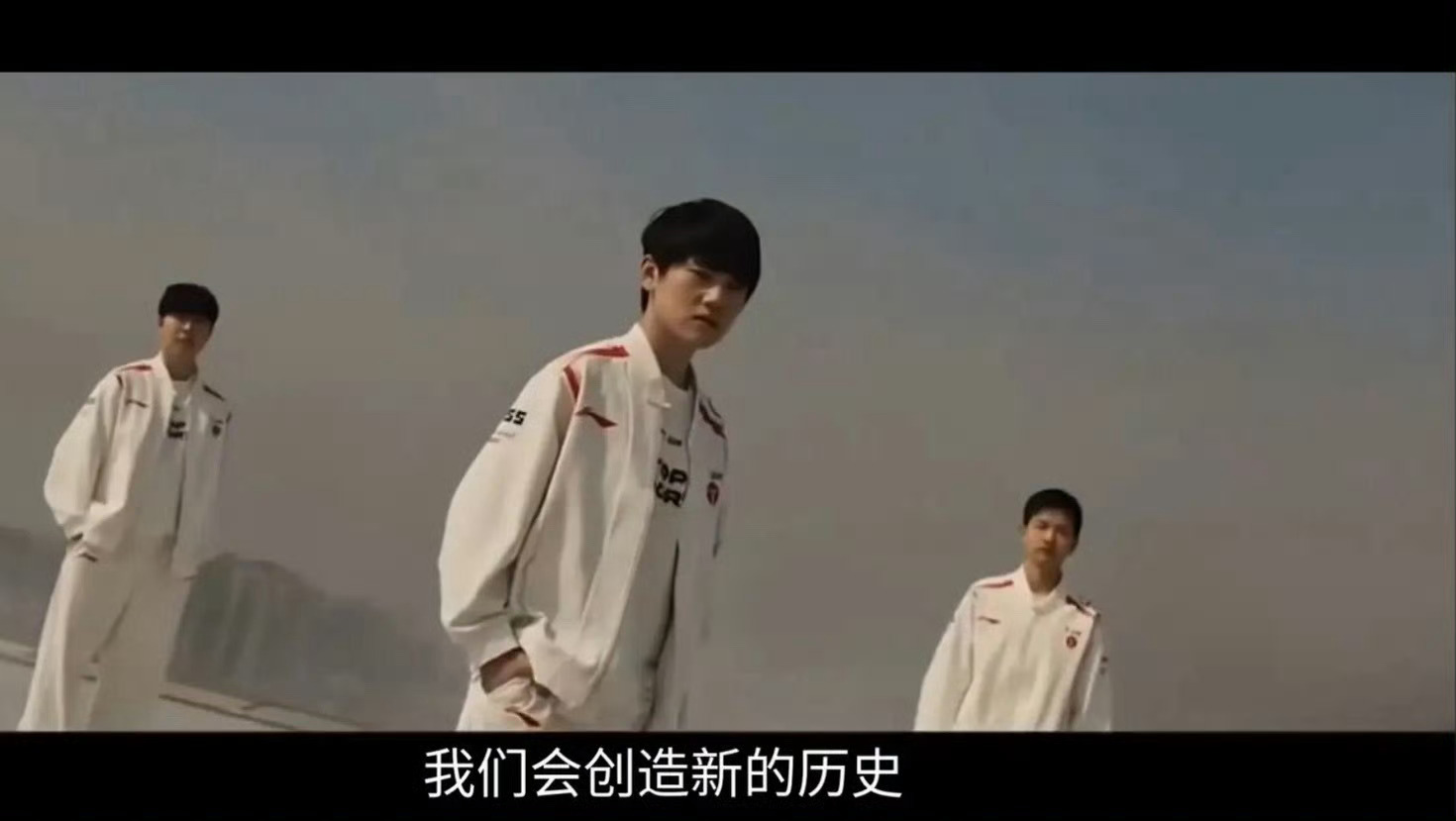 G2战胜TES盲猜突然的陀螺晚点的在线人数超过2万。。。。。。 G2:感谢369