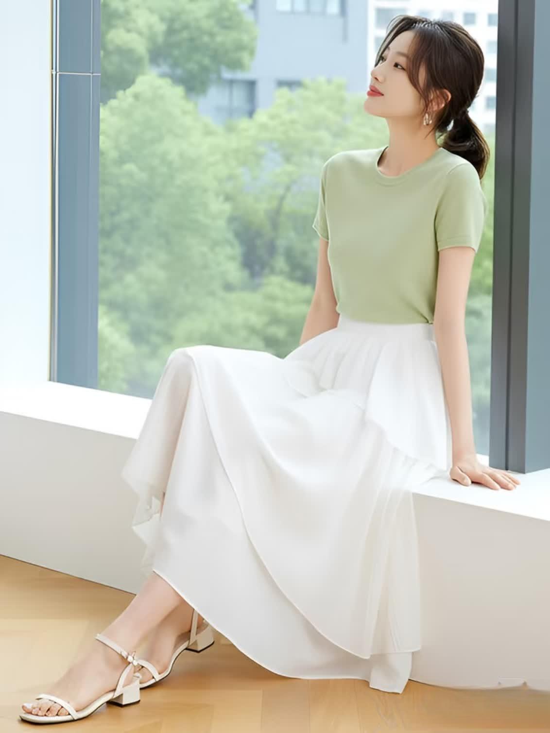 人际交往的至高境界是保持适当距离，既不过分疏离也不过度亲密，这种分寸感适用于所有