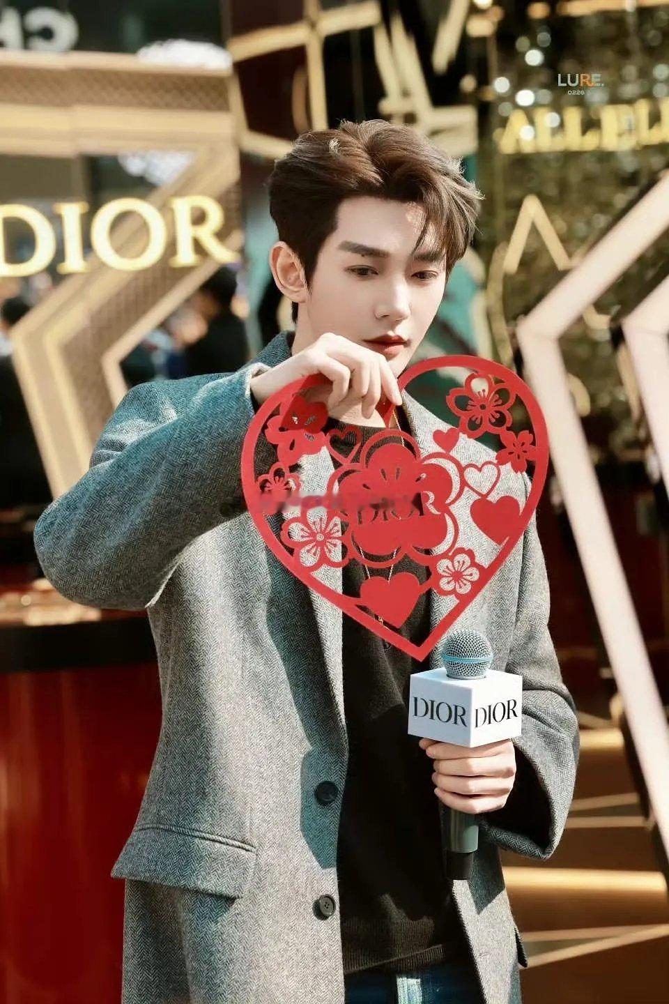 邓为今天线下活动状态，来看看咋样 