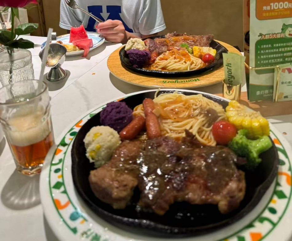 鱼姐美国家里的小老外又回来了，第一餐被岳父拉去吃了豪约客想起了海滨客户去内蒙被拉