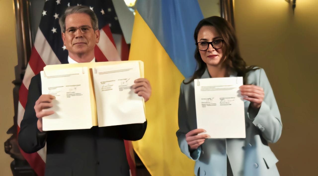 要主权还是要生存！乌克兰断臂求生，压上最后家底与美国签下十年矿产协议！
经过数月