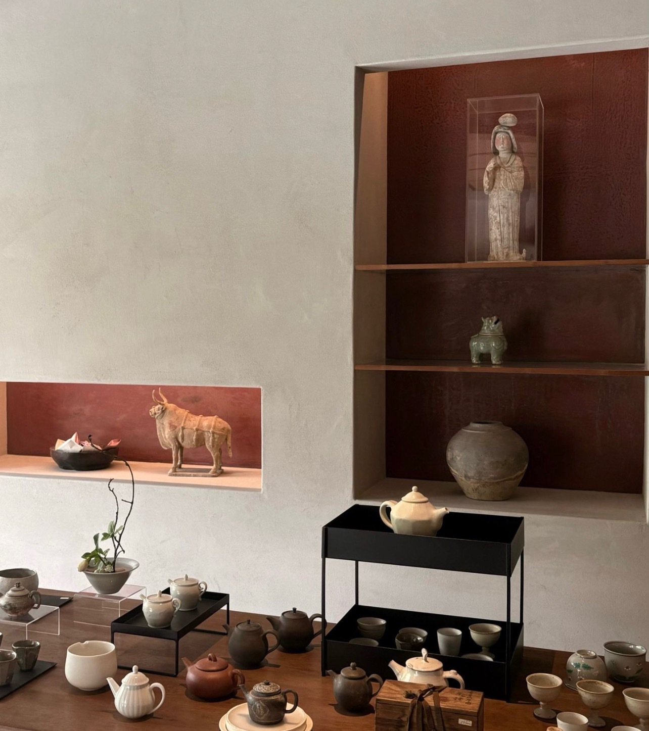 品茶赏器交友  喝茶的本质，是愉悦与连接。茶首先是一种天然的饮品。 