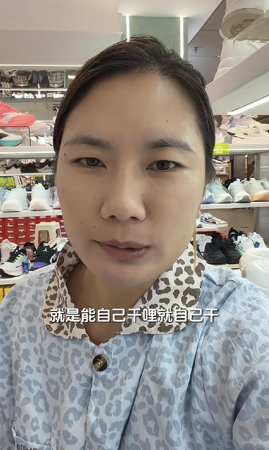 小娜挣的钱得有小鸽一半的功劳！
牛不啦小鸽又来诉苦：馨馨柯柯乐童要开学了，文具还