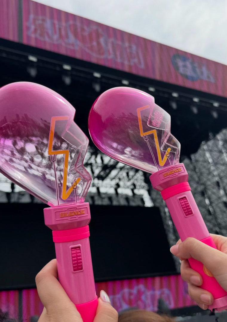 汪苏泷南京音乐节主场既视感汪苏泷南京音乐节台下全是自己人 连汪苏泷自己都要被现场