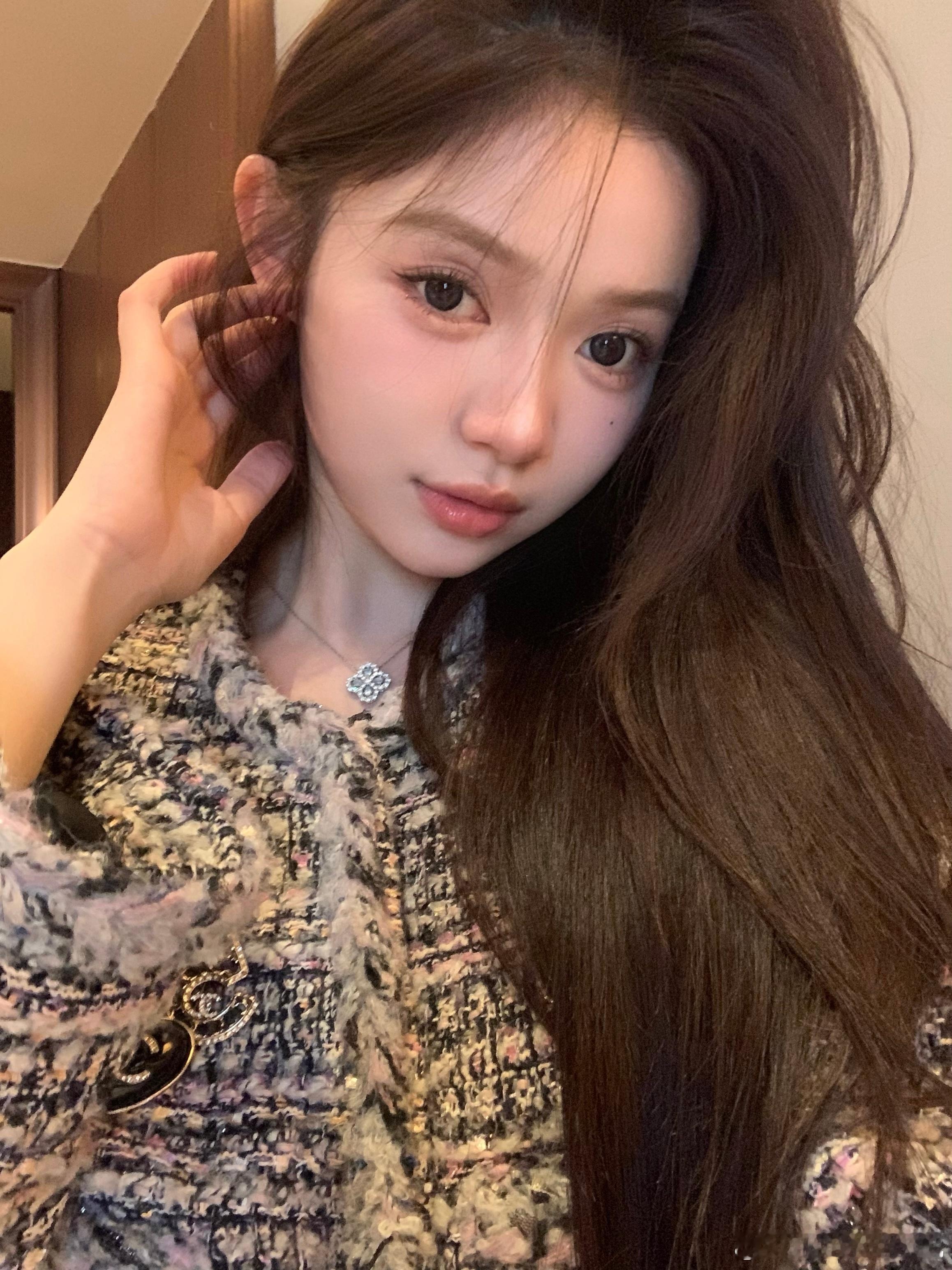 我的私服小香 套的是我最喜欢的一件小香版用的面料是我们找了好久好久的一块进口小香