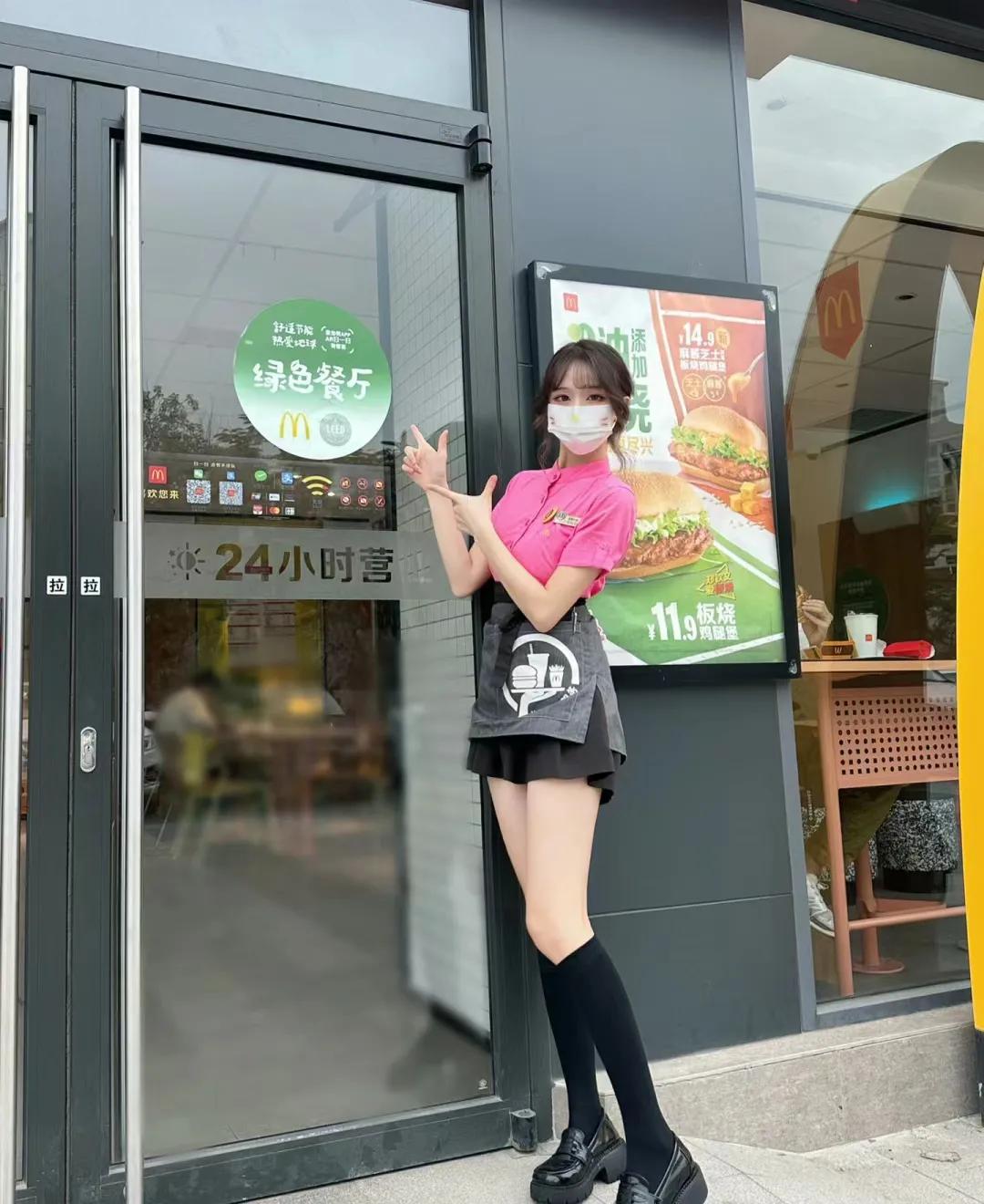 麦当劳是懂顾客的
更是懂怎样抓顾客眼球，懂流量的