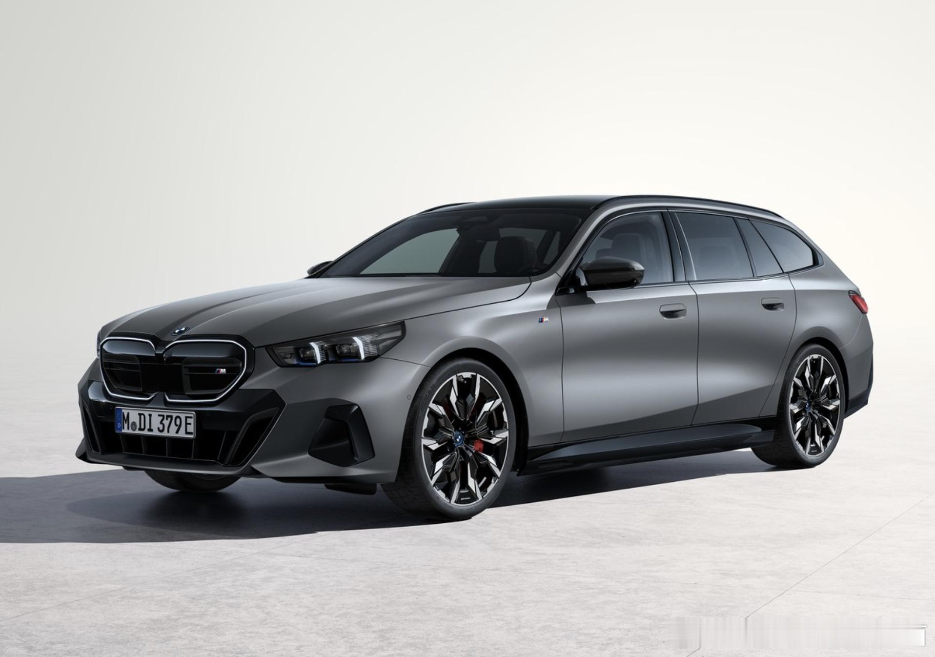 #这是你要的潮车吗# 宝马i5 M60 Touring，感觉宝马还是适合亮色，哑